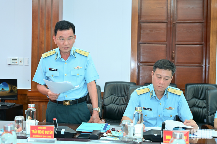 Trung tướng Trần Ngọc Quyến, Bí thư Đảng ủy, Chính ủy Quân chủng Phòng không-Không quân phát biểu.