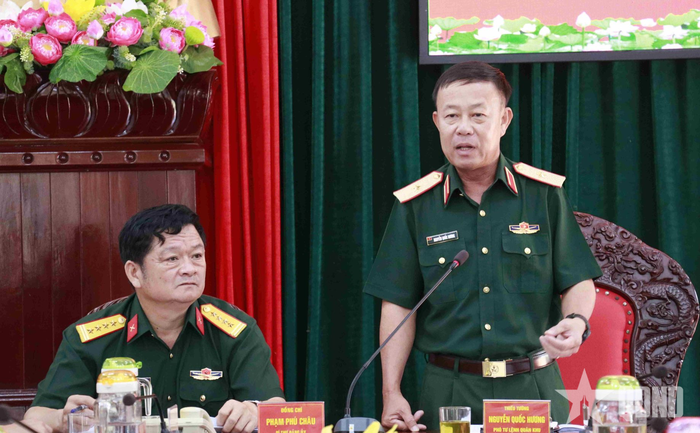  Thiếu tướng Nguyễn Quốc Hương phát biểu chỉ đạo.