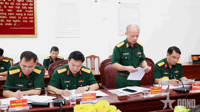  Lãnh đạo Công ty tham gia ý kiến tại hội nghị.