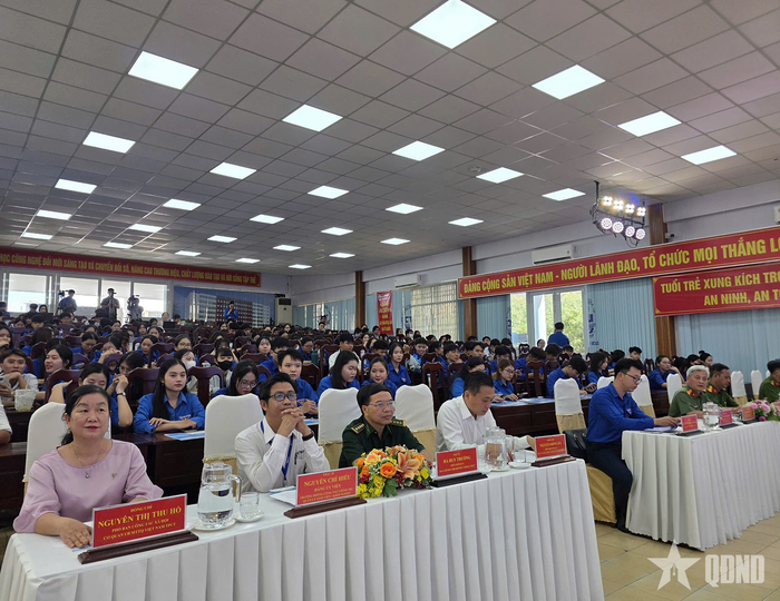 Toàn cảnh hội nghị.