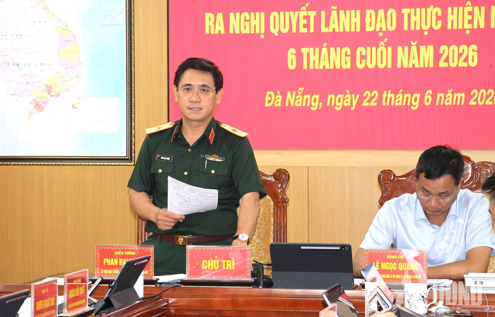  Thiếu tướng Phan Đại Nghĩa, Ủy viên Ban Thường vụ, Phó tư lệnh kiêm Tham mưu trưởng Quân khu 5 phát biểu chỉ đạo. 