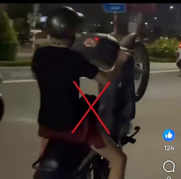 Hình ảnh lái xe vi phạm được ghi lại.
