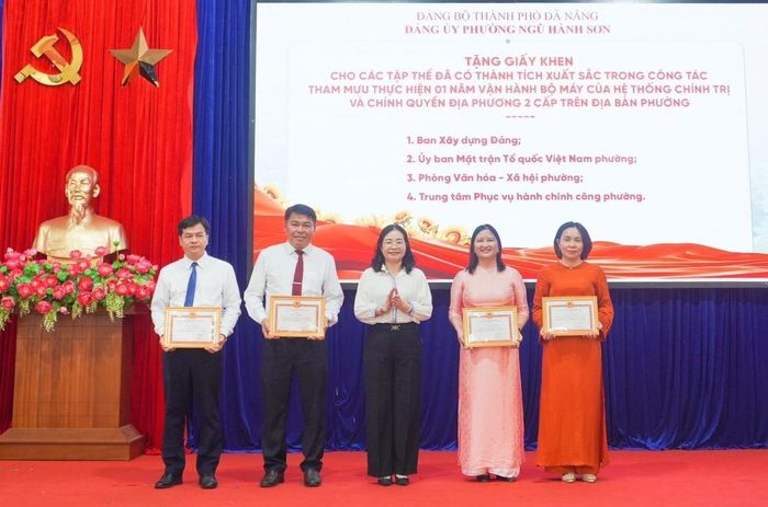 Khen thưởng các tập thể và cá nhân