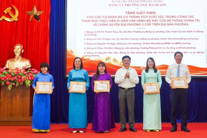 Khen thủong các tập thể và cá nhân