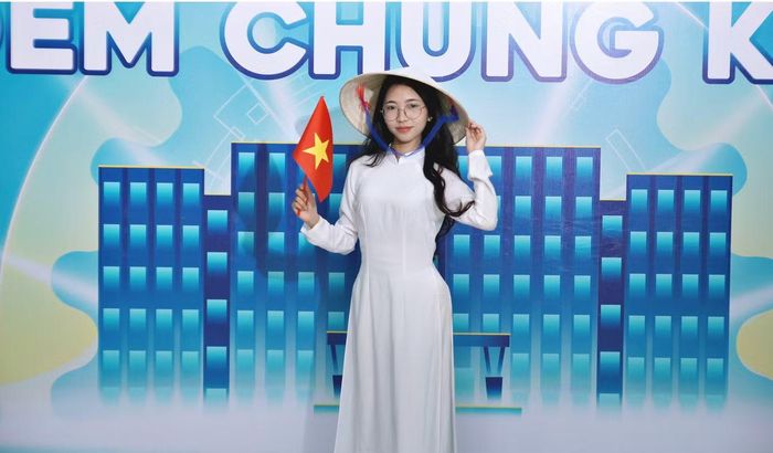 Mỹ Hạnh luôn nuôi dưỡng tình yêu với những câu chuyện về văn hóa và con người, nguồn cảm hứng cho hành trình học tập và khám phá.