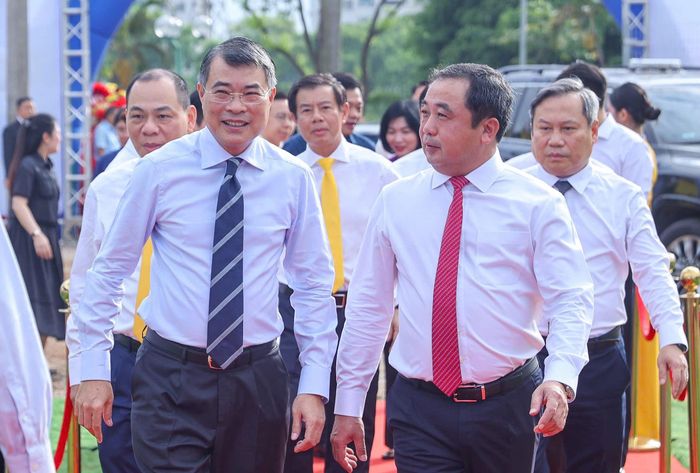  Thủ tướng Lê Minh Hưng và Bí thư Thành ủy Hà Nội Trần Đức Thắng, cùng các đại biểu dự lễ khởi công các công trình trọng điểm của Hà Nội. Ảnh: VIẾT CHUNG 