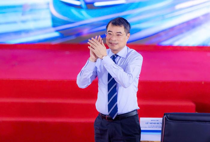  Thủ tướng Lê Minh Hưng dự lễ khởi công 5 tuyến đường sắt đô thị và 3 dự án nhà ở cho thuê ở Hà Nội. Ảnh: VIẾT CHUNG 