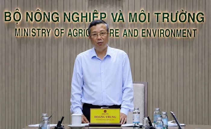  Thứ trưởng Bộ NN-MT Hoàng Trung kết luận nội dung chỉ đạo tại cuộc họp, ngày 22-6. Ảnh: BỘ NN-MT 