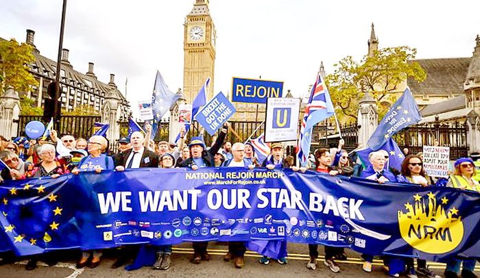 Người dân tuần hành tại thủ đô London, Anh kêu gọi tái gia nhập EU. Ảnh: Beresford Hodge/PA