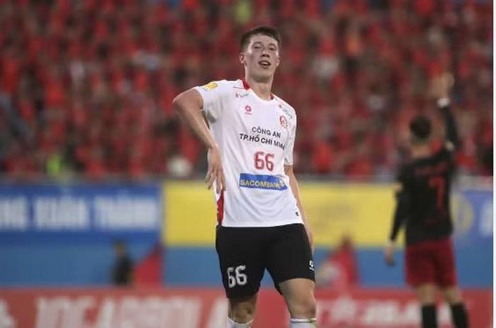 Lee Williams sinh ngày 2/4/2007 tại Manchester và sở hữu chiều cao vượt trội 1,90m. Có cha người Anh, mẹ người Việt Nam. Ảnh: Internet.