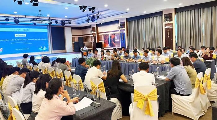 Các đại biểu thảo luận về giải pháp nâng cao hiệu quả công tác tham vấn học đường.