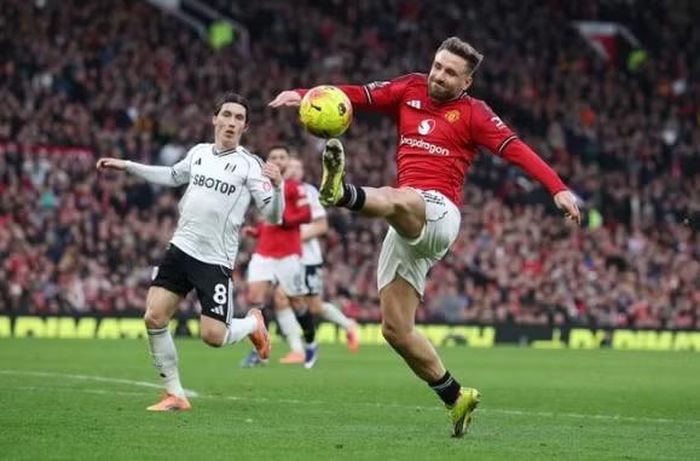 Luke Shaw hiện đang nhận khoảng 200.000 bảng mỗi tuần, thuộc nhóm cầu thủ hưởng lương cao tại sân Old Trafford.