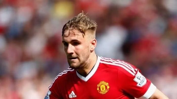 Dù từng trải qua thời gian dài làm bạn với chấn thương, Luke Shaw có mùa giải 2025/26 đầy ấn tượng. Anh ra sân trọn vẹn cả 38 trận tại Premier League, trở thành một trong số rất ít cầu thủ MU làm được điều này.