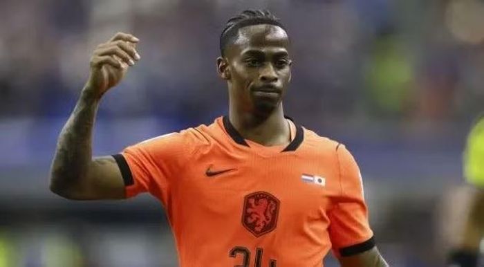 Bên cạnh Fernandes, Crysencio Summerville là cái tên tiếp theo nằm trong danh sách ưu tiên mua sắm của Man United.