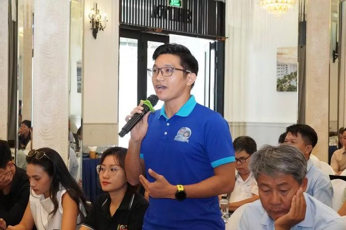 Các phóng viên, KOL đặt câu hỏi tại buổi họp báo.