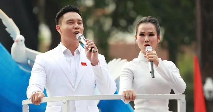 Cặp bài trùng Võ Hạ Trâm, Đông Hùng sẽ góp mặt trong Concert Thanh Xuân với những ca khúc mang âm hưởng cách mạng, truyền thống được làm mới bằng rock, rap, electronic...