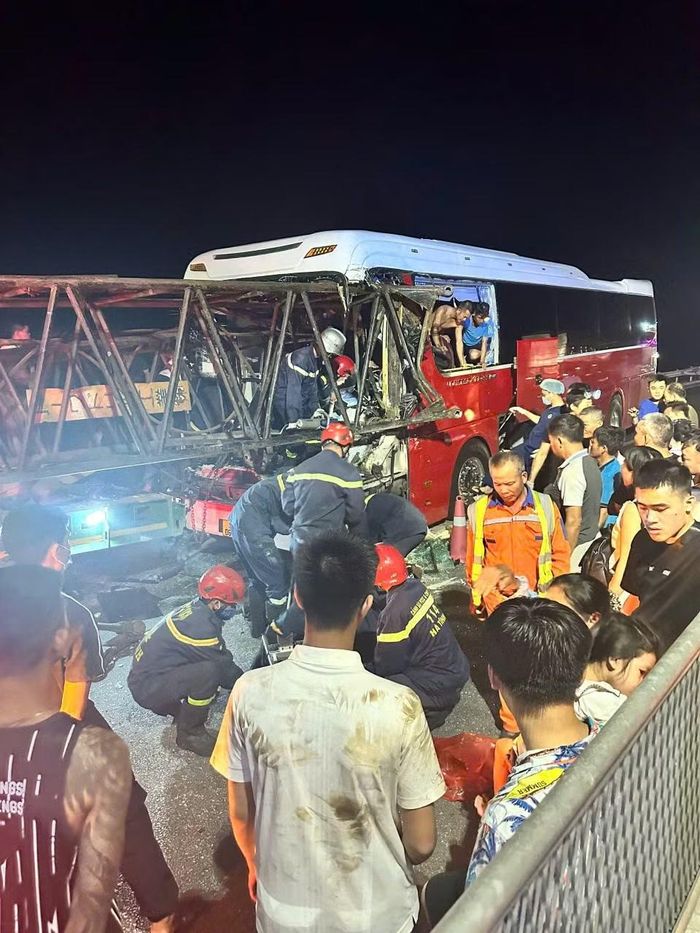 Vụ tai nạn khiến 9 hành khách bị thương.