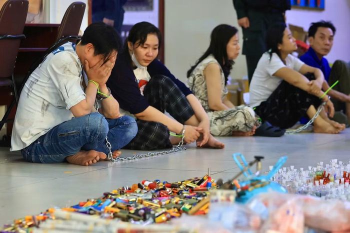 Nhiều đối tượng ôm mặt trả giá đắt cho hành vi phi pháp của mình.