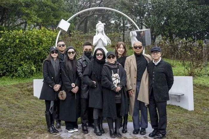 DJ Koo đồng ý cho đài truyền hình Hàn Quốc quay tin độc quyền về tang lễ cũng như một năm kỷ niệm ngày mất Từ Hy Viên.