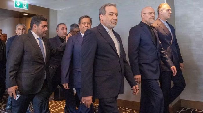 Phái đoàn Iran tham gia đàm phán tại Thụy Sĩ.