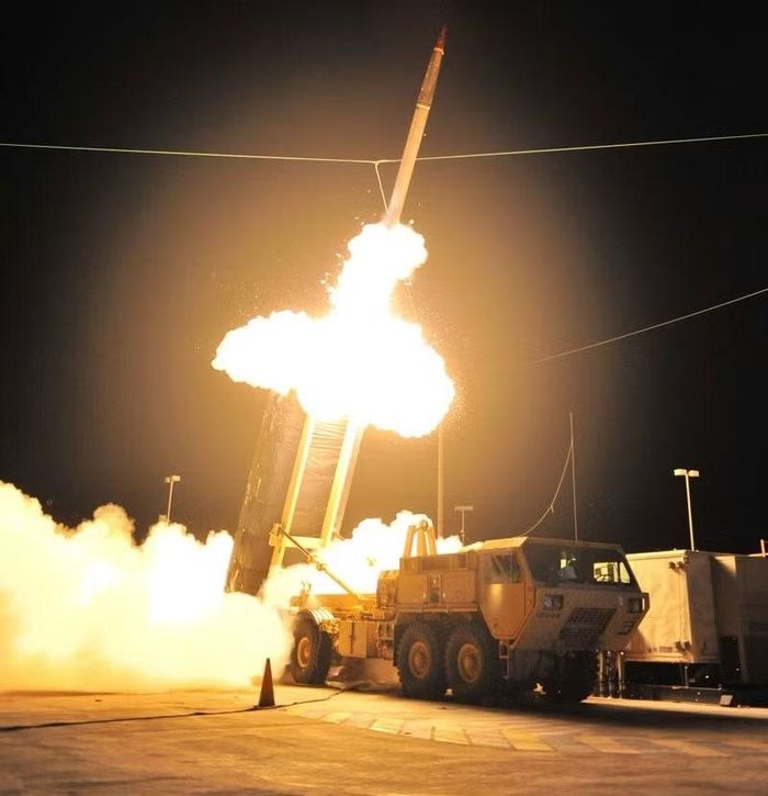 Hồi tháng 3/2026, Mỹ xem xét việc di dời các hệ thống phòng thủ tên lửa THAAD và Patriot từ Hàn Quốc sang Trung Đông trong bối cảnh lo ngại kho dự trữ tên lửa đánh chặn đang ở mức cực kỳ thấp. Nguồn: Megh Updates.