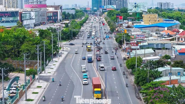 Năm 2022, tỉnh Bình Dương cũ khởi công dự án nâng cấp đoạn quốc lộ 13 qua địa bàn dài khoảng 15km, từ giáp TPHCM đến khu vực nút giao Hữu Nghị với tổng mức đầu tư hơn 6.000 tỷ đồng.