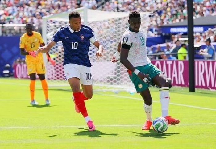 Senegal thất bại trong trận đấu ra quân.