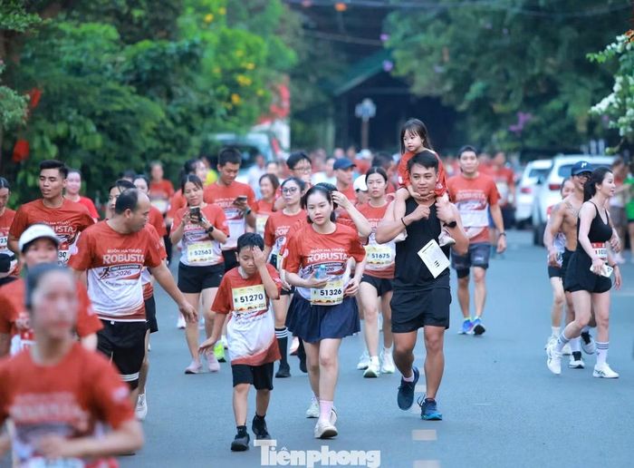 Cung đường chạy ở buôn Ako Dhông, buôn du lịch cộng đồng.