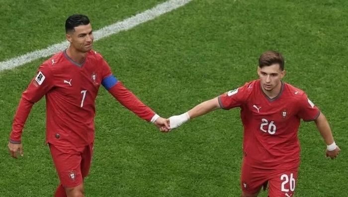 Các vệ tinh đang phải phục vụ Ronaldo nhiều hơn