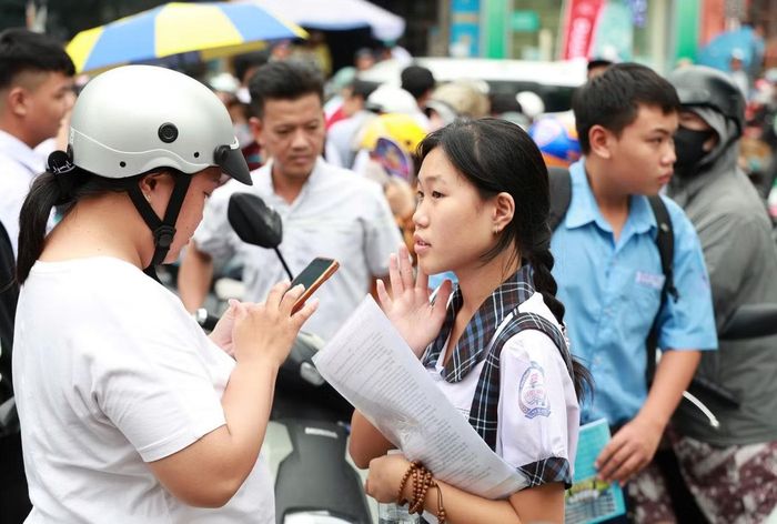 Học sinh thi vào lớp 10 tại TPHCM