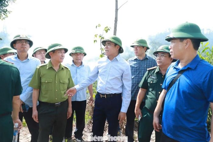 Ông Võ Trọng Hải - Phó Bí thư Tỉnh ủy, Chủ tịch UBND tỉnh Nghệ An, trực tiếp có mặt tại hiện trường chỉ đạo công tác chữa cháy. Chủ tịch UBND tỉnh Nghệ An yêu cầu các lực lượng thực hiện nghiêm phương châm “4 tại chỗ”, huy động tối đa nhân lực, phương tiện để khống chế và dập tắt hoàn toàn đám cháy trong thời gian sớm nhất.