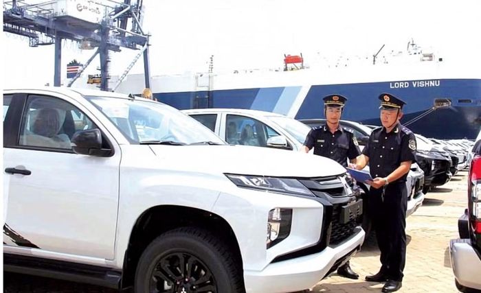  Cơ quan hải quan sẽ thực hiện thông quan, giám sát việc chuyển nhượng, biếu tặng xe tạm nhập khẩu. (Ảnh minh họa) 