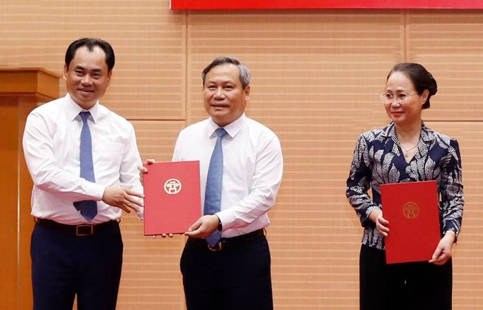 Lễ bàn giao Vườn quốc gia Ba Vì và Làng Văn hóa - Du lịch các dân tộc Việt Nam về Hà Nội quản lý.