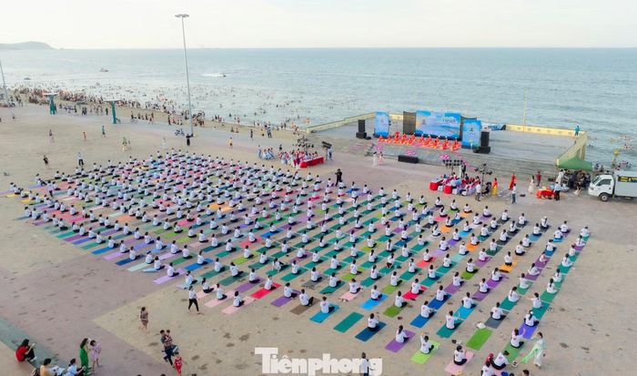 Điểm nhấn của chương trình là màn đồng diễn Yoga.