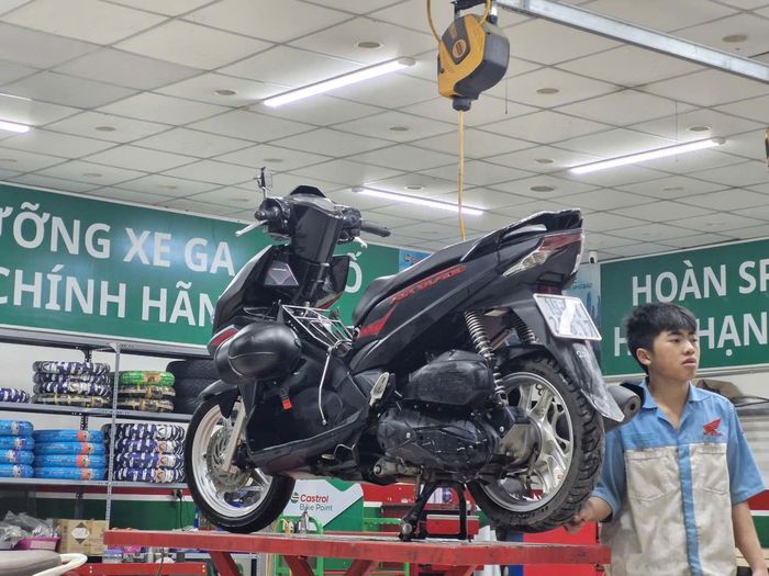 Tại các cửa hàng sửa chữa xe máy, những lo ngại về việc E10 gây hư hỏng động cơ cũng chưa xuất hiện trong thực tế.