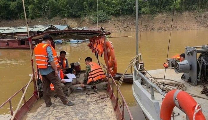 Tăng cường kiểm tra phương tiện thủy nội địa hoạt động trên sông