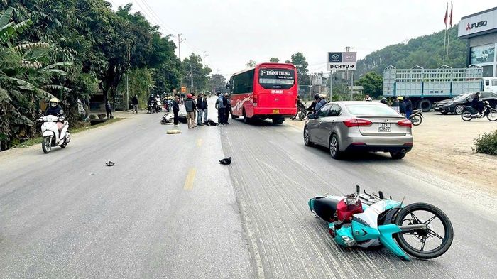 Hiện trường vụ tai nạn giao thông trên Quốc lộ 2 đoạn qua xã Thái Long (Tuyên Quang) do sang đường không quan sát (ảnh tư liệu).