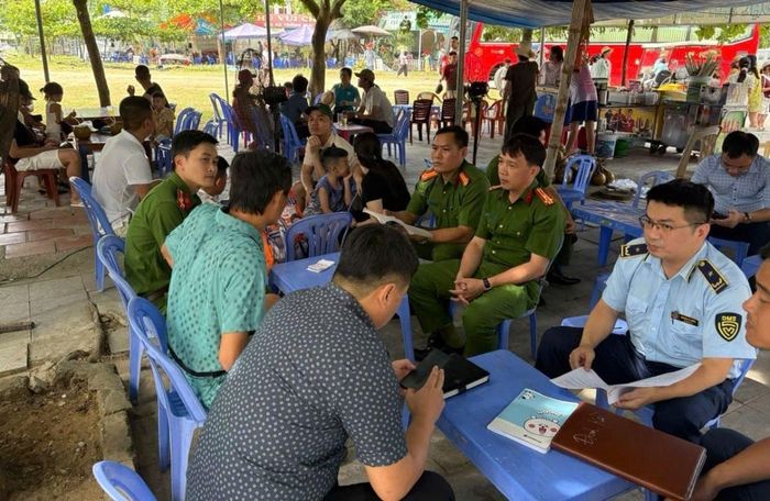Đoàn liên ngành làm việc với những cá nhân có liên quan.