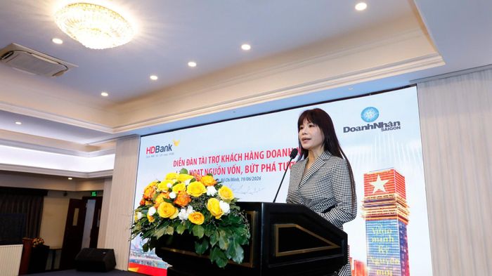 Bà Phạm Thị Kim Nhung - Phó Chủ tịch Hội Doanh nhân Sài Gòn chia sẻ tại hội thảo