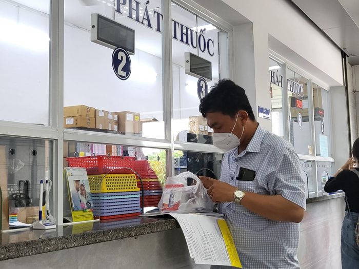 Bộ Y tế cho biết sẽ nghiên cứu, bổ sung quy định về trách nhiệm của người đứng đầu cơ sở khám chữa bệnh khi để xảy ra tình trạng thiếu thuốc. Ảnh: G.Linh