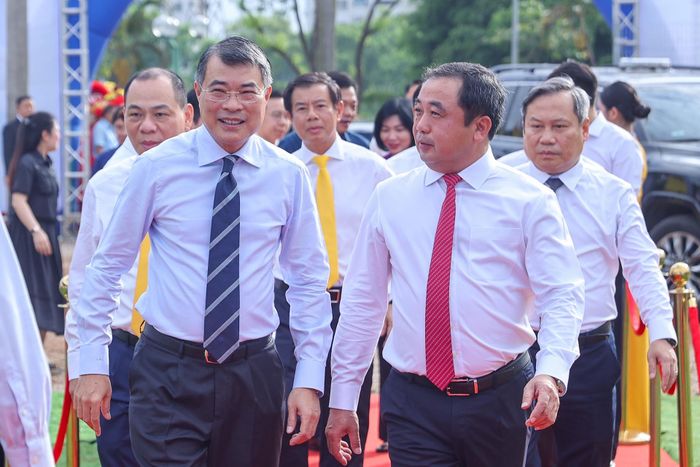 Thủ tướng Lê Minh Hưng đến dự lễ khởi công chuỗi công trình hạ tầng và an sinh xã hội có quy mô lớn nhất từ trước đến nay của Hà Nội. Ảnh: VGP