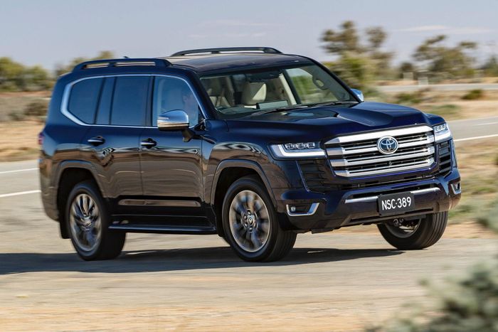Toyota Land Cruiser LC300, Lexus LX 600 liên tục gặp phải nhiều vấn đề nghiêm trọng về động cơ. Ảnh: Drive