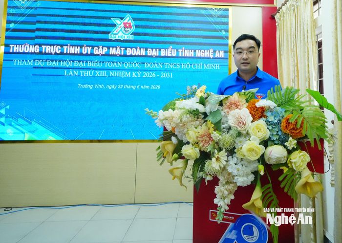 Đồng chí Hồ Phúc Hải - Phó Bí thư Thường trực phụ trách Tỉnh đoàn làm Trưởng đoàn đại biểu báo cáo tại buổi gặp mặt. Ảnh: Mai Hương