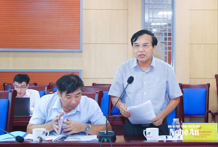 Phó Chủ tịch HĐND tỉnh Nguyễn Như Khôi nêu một số vấn đề liên quan đến quy hoạch phát triển Kim Liên theo Không gian văn hóa Hồ Chí Minh hoặc là Trung tâm du lịch lịch sử - văn hóa - giáo dục đặc biệt của quốc gia. Ảnh: Mai Hoa