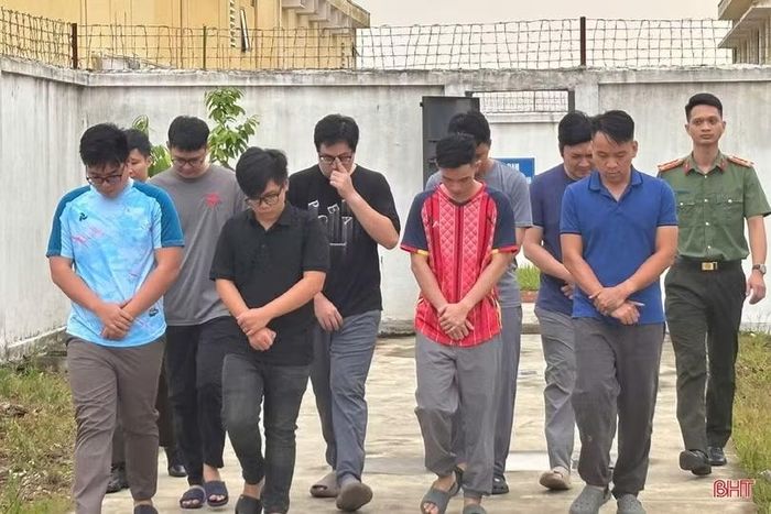  Các đối tượng trong đường dây tổ chức đánh bạc, rửa tiền xuyên quốc gia bị Cơ quan An ninh điều tra Công an tỉnh Hà Tĩnh bắt giữ (tháng 5/2026). 