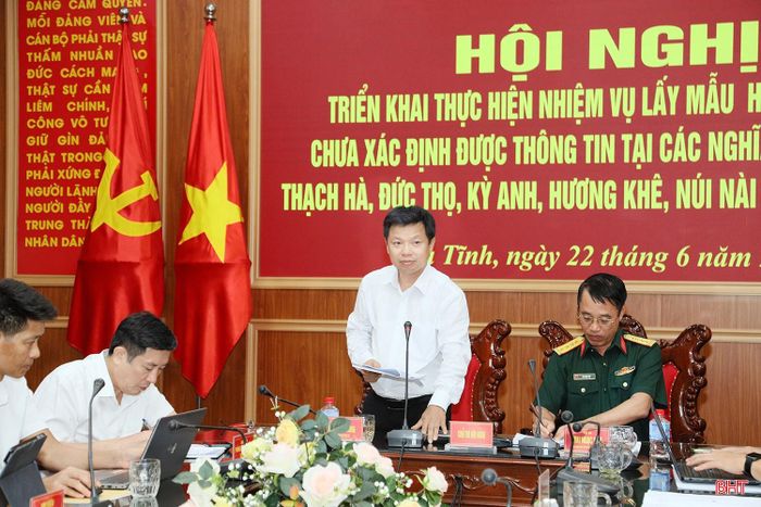 Ông Đặng Văn Dũng - Phó Giám đốc Sở Nội vụ quán triệt các nội dung tại hội nghị.