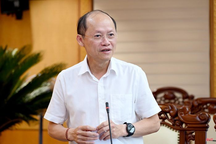 Đồng chí Nguyễn Hồng Lĩnh - Phó Bí thư Thường trực Tỉnh ủy, Chủ tịch HĐND tỉnh nhấn mạnh một số nội dung cần chỉnh sửa, hoàn thiện.