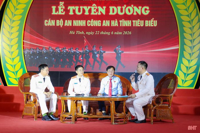 Chương trình tọa đàm có chủ đề “80 năm truyền thống vẻ vang - Tiếp bước dưới lá cờ An ninh Nhân dân”.