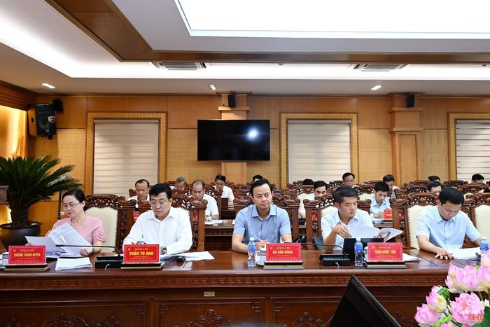 Các đồng chí Ủy viên Ban Thường vụ Tỉnh ủy dự hội nghị.