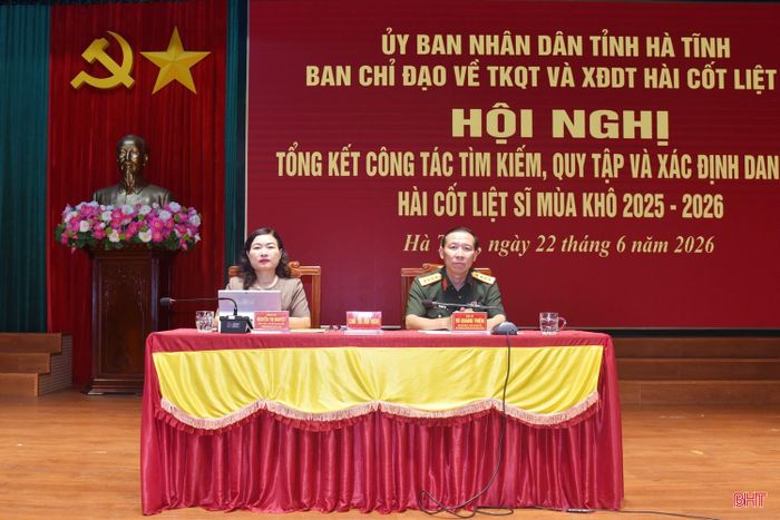 Phó Chủ tịch UBND tỉnh Nguyễn Thị Nguyệt và Đại tá Võ Quang Thiện - Chính ủy Bộ CHQS tỉnh đồng chủ trì hội nghị.
